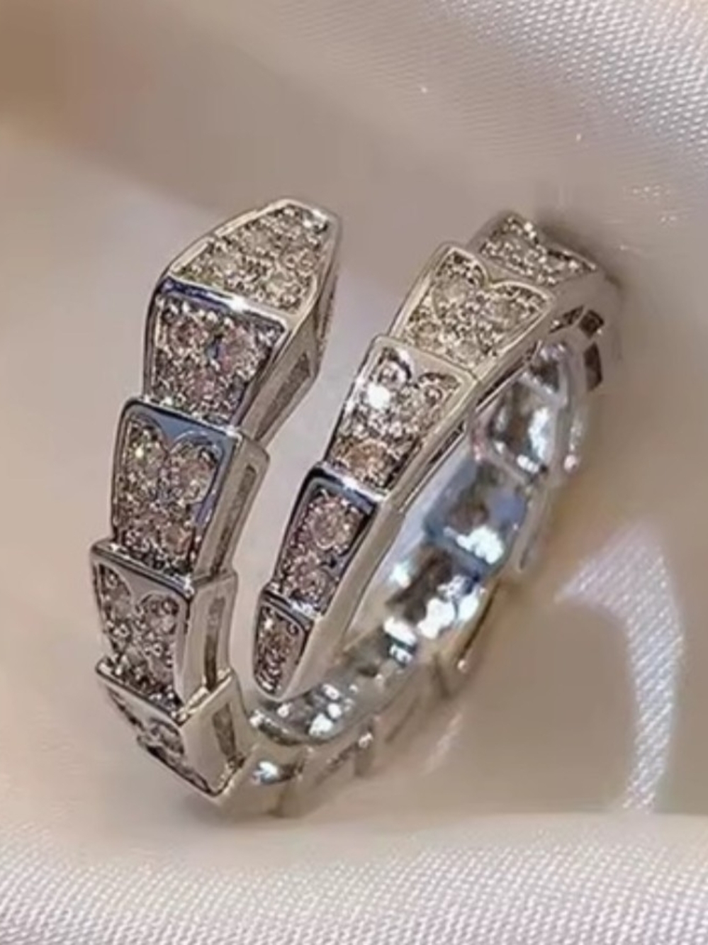 Serpanti Elegant Silver Crystal Ring